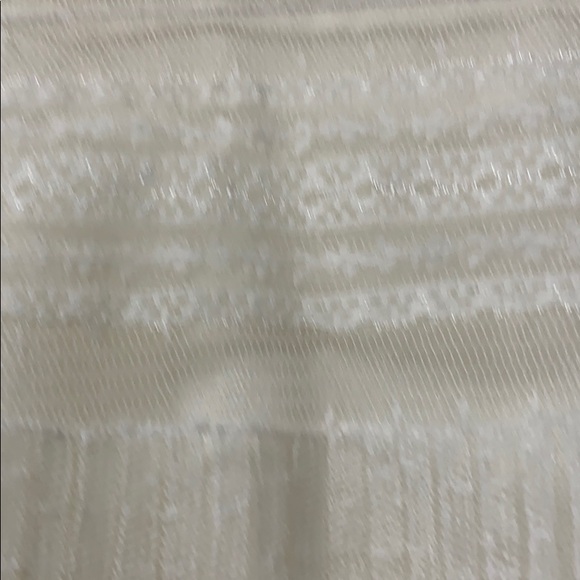 White,lace,feathers - Picture 3 of 3